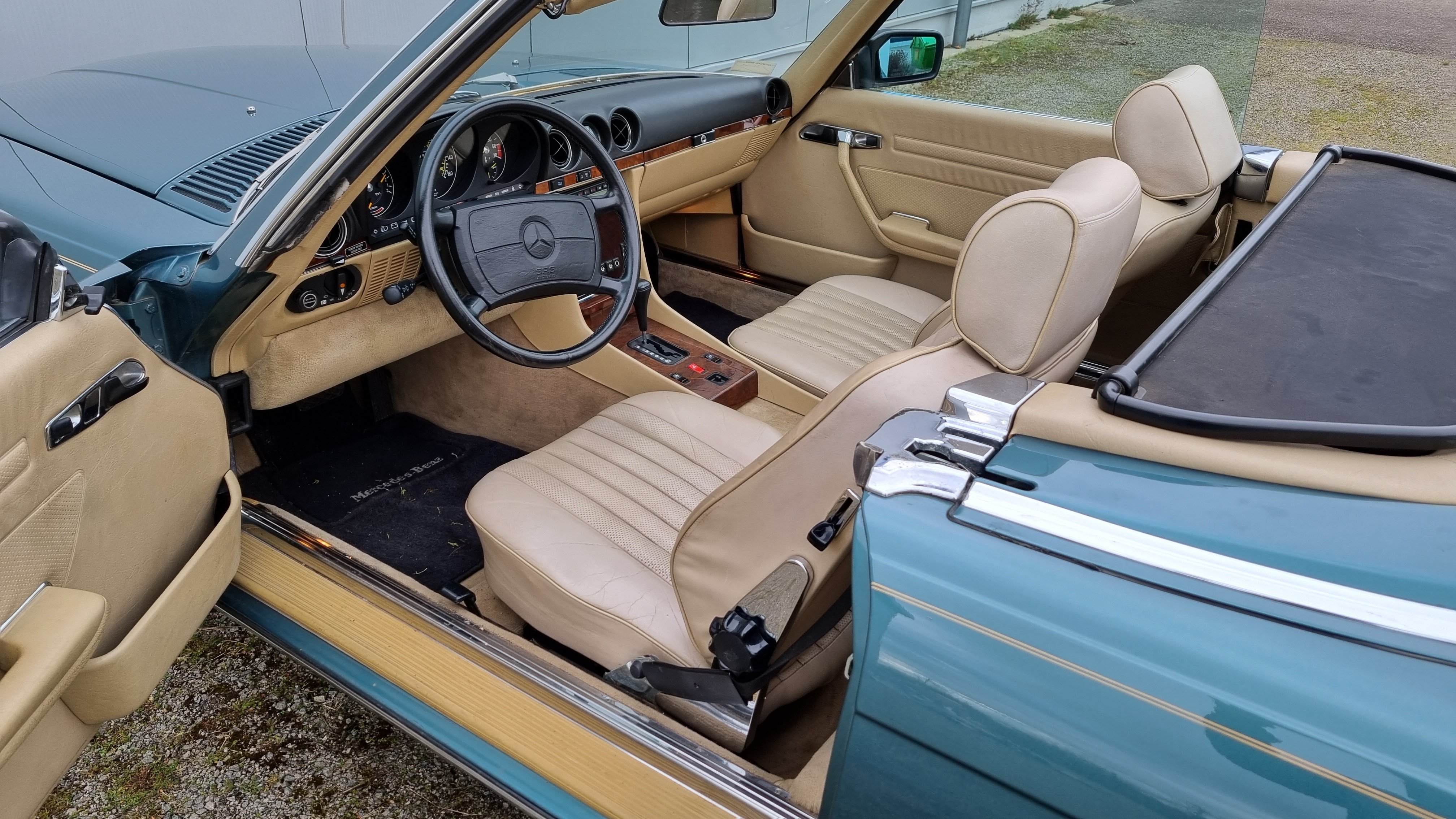 Mercedes-Benz 560 SL (R107)