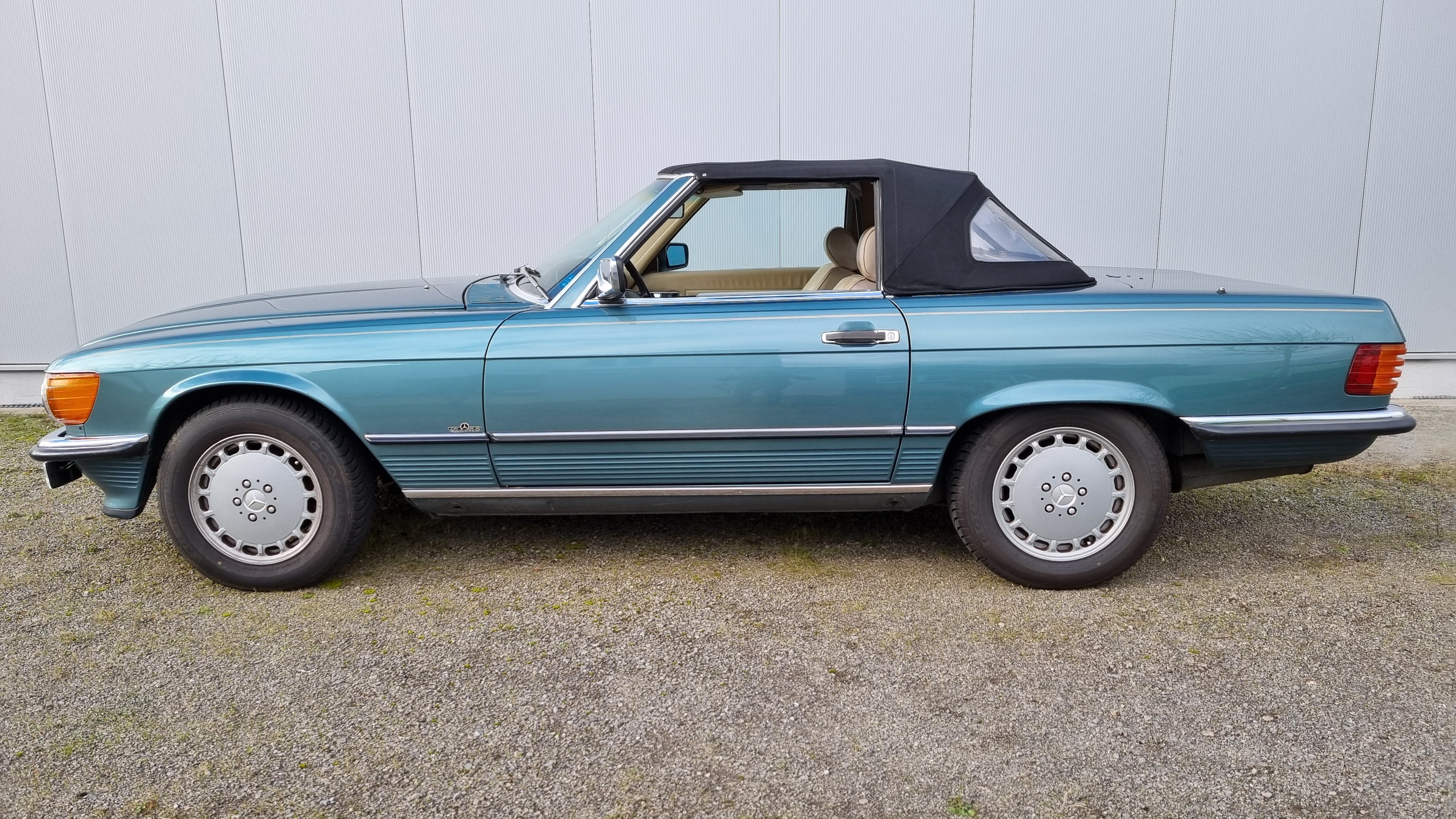 Mercedes-Benz 560 SL (R107)